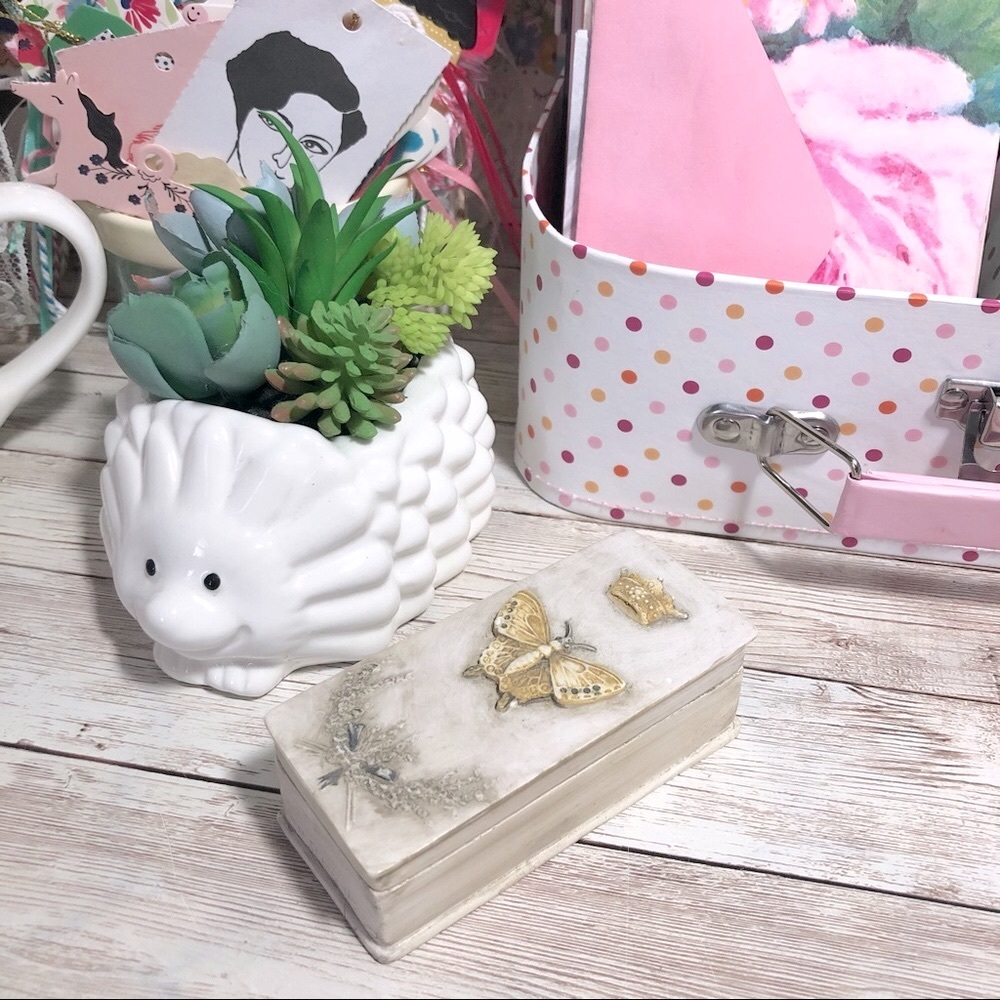 Vintage Hen Feathers Butterfly Small Trinket Jewelry Box Container Cottagecore